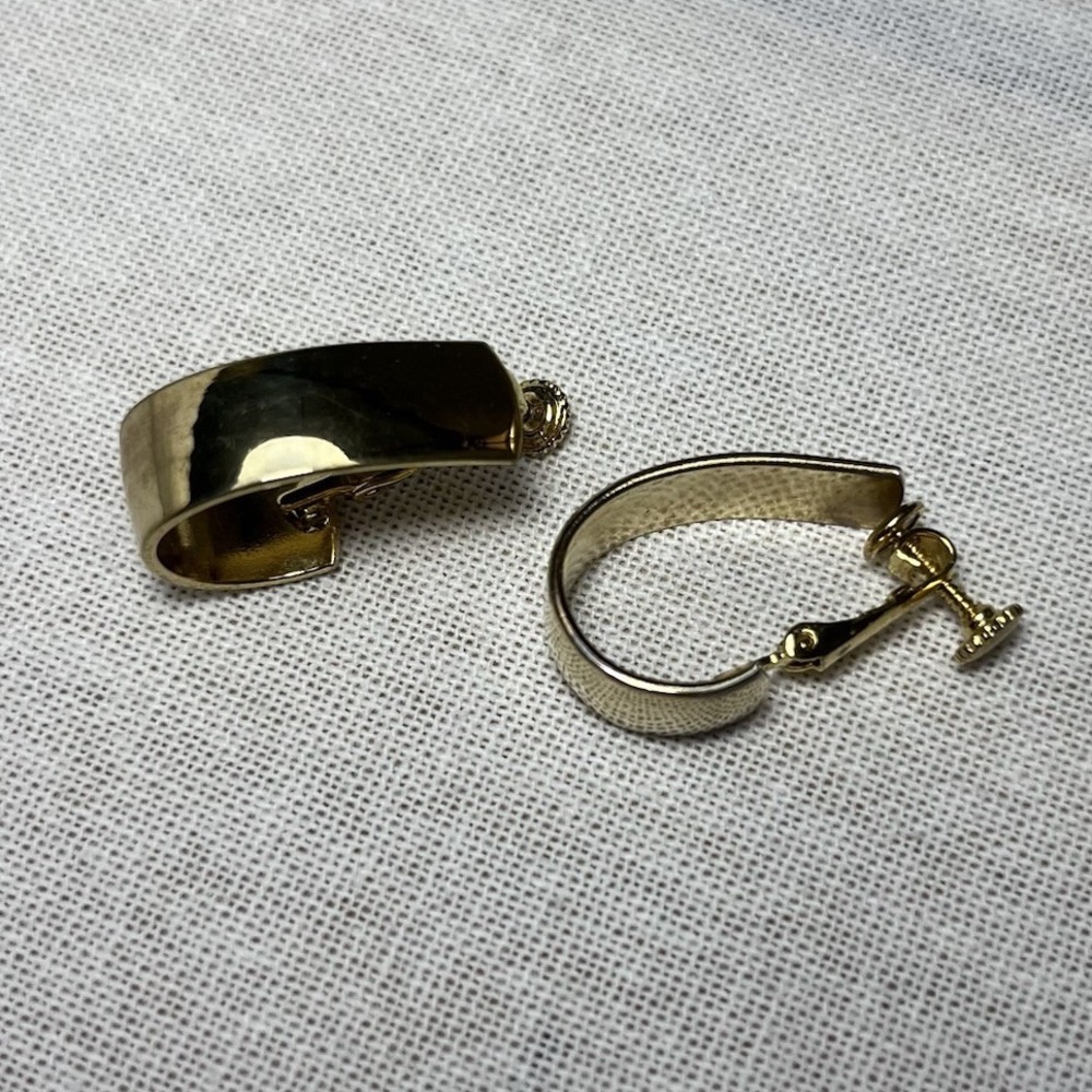 Vintage Gold Tone Ornate Round Hoop Classy Minimalist Career Clip On Earrings